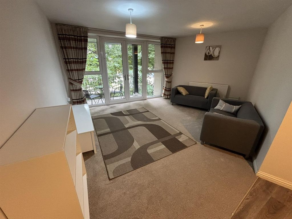 Property photo 2 of 22 Lounge