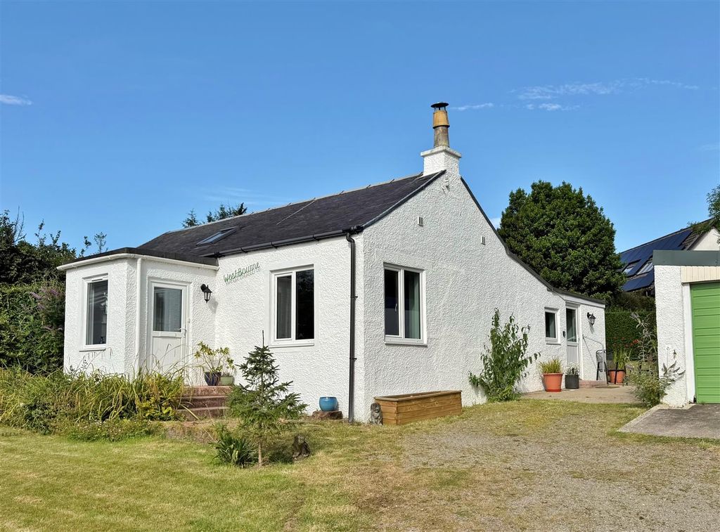 Property photo 1 of 34 Westbourne Front