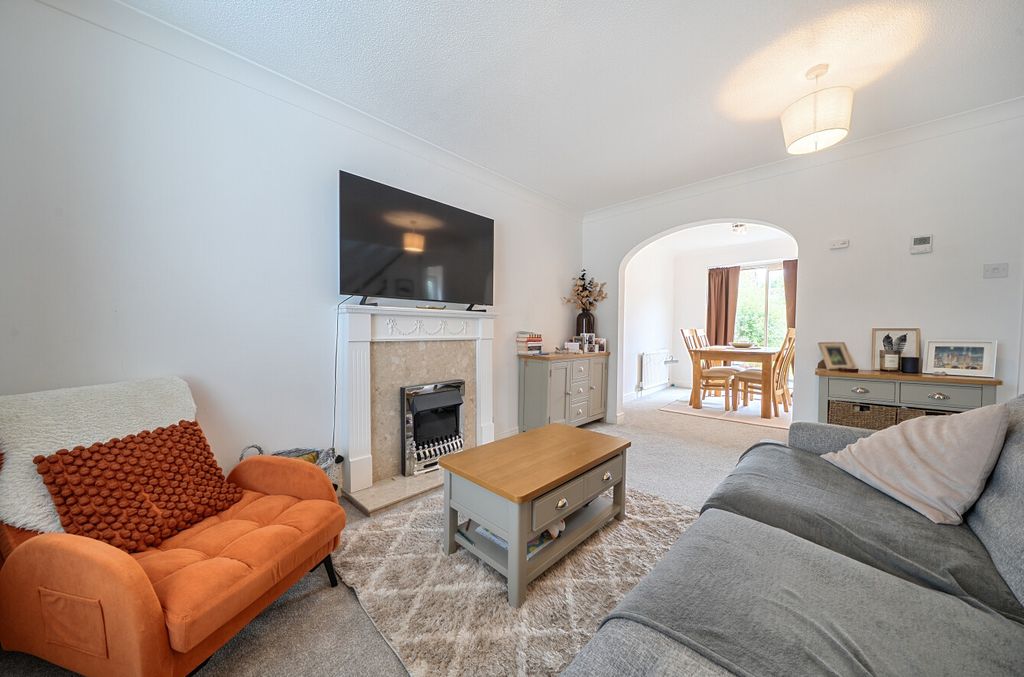 Property photo 2 of 26 Lounge