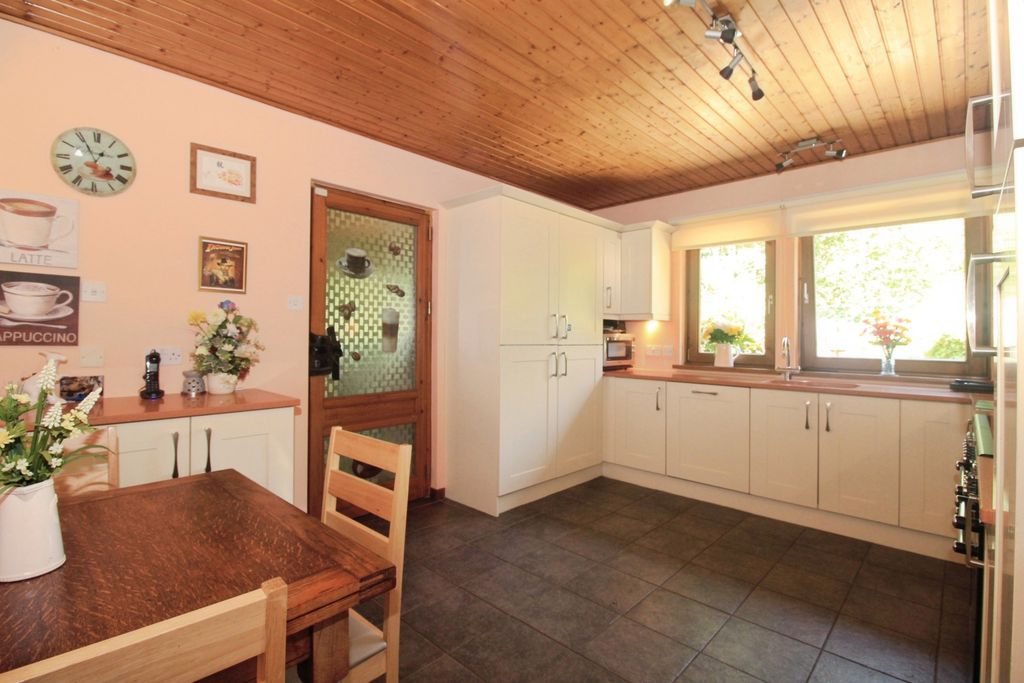 Property photo 3 of 21 Breakfast Kitchen
