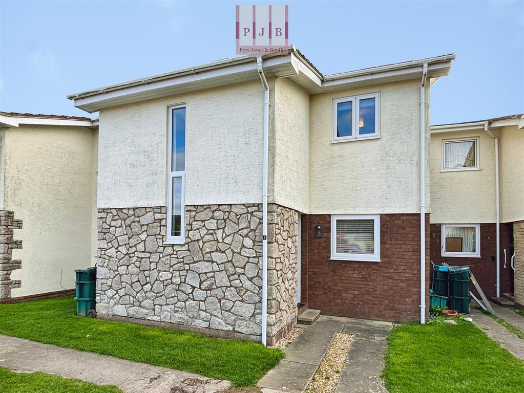 Property photo 1 of 15 Front Aspect.Jpg