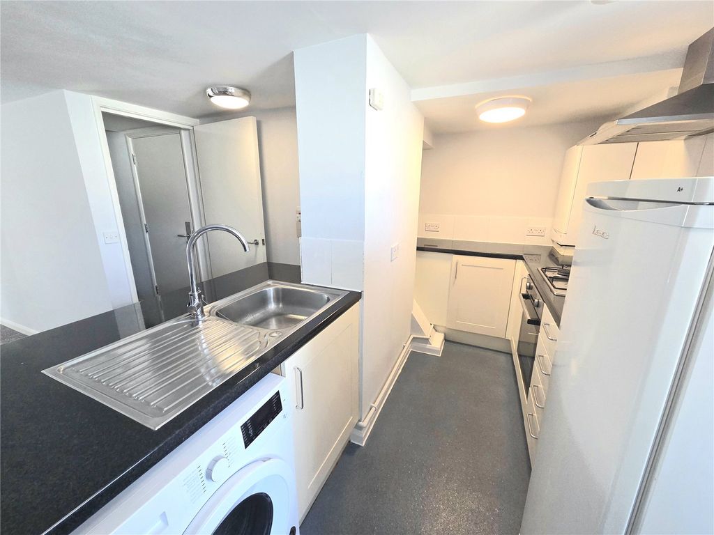 Property photo 2 of 15 Picture No. 16