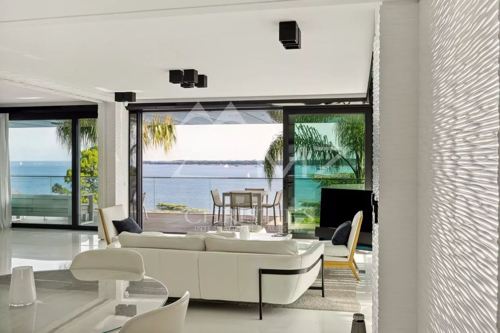 Property photo 1 of 17 Luxury Apartment With Sea View And Exceptional Wellness Facilities