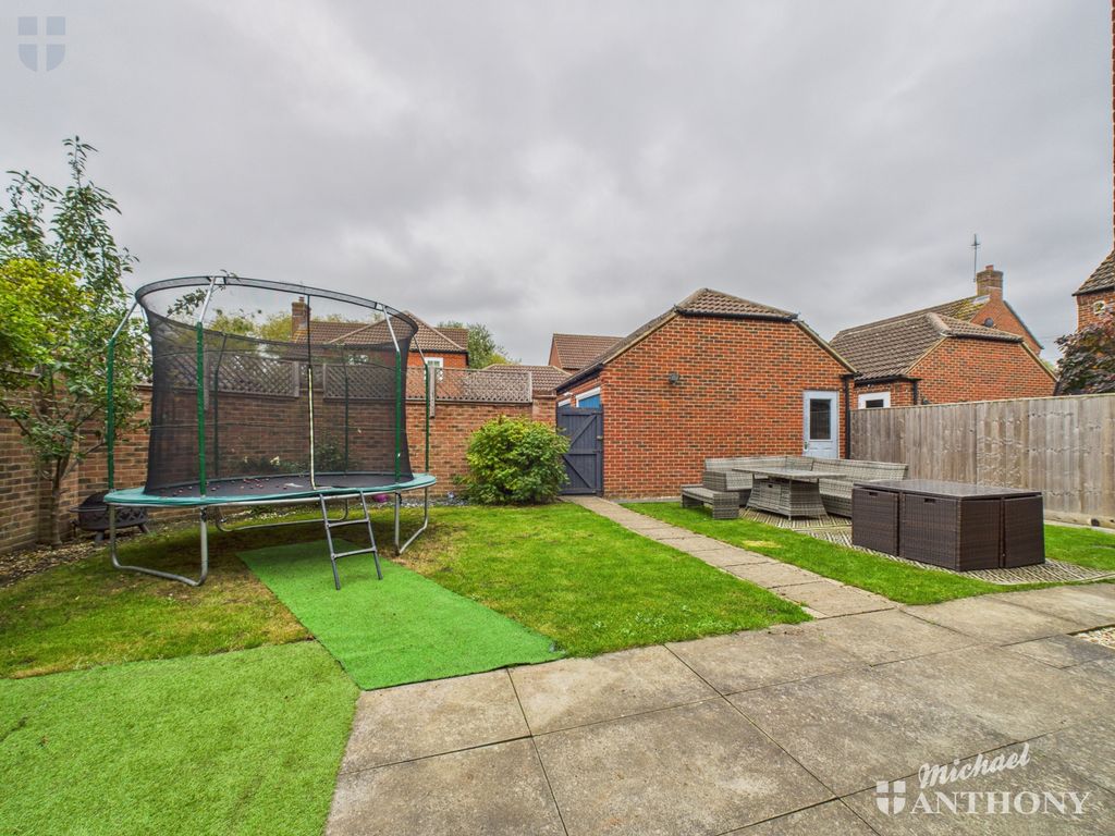 Property photo 3 of 25 Cam03218G0-Pr0798-Still025