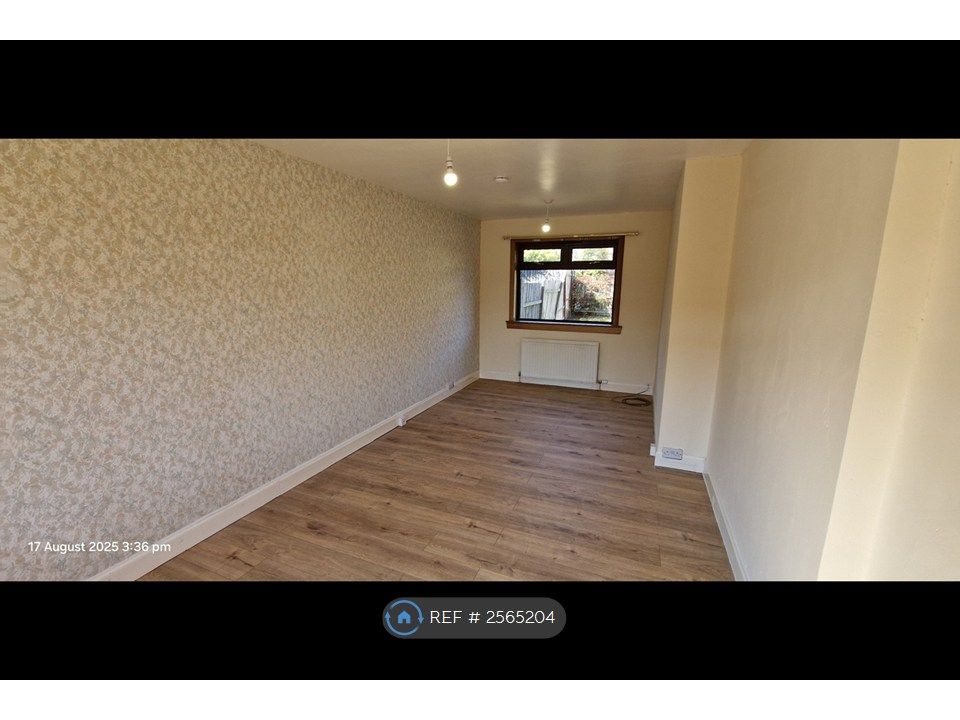 Property photo 2 of 15 Livingroom