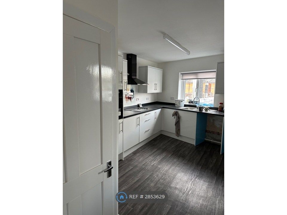 Property photo 3 of 15 Kitchen