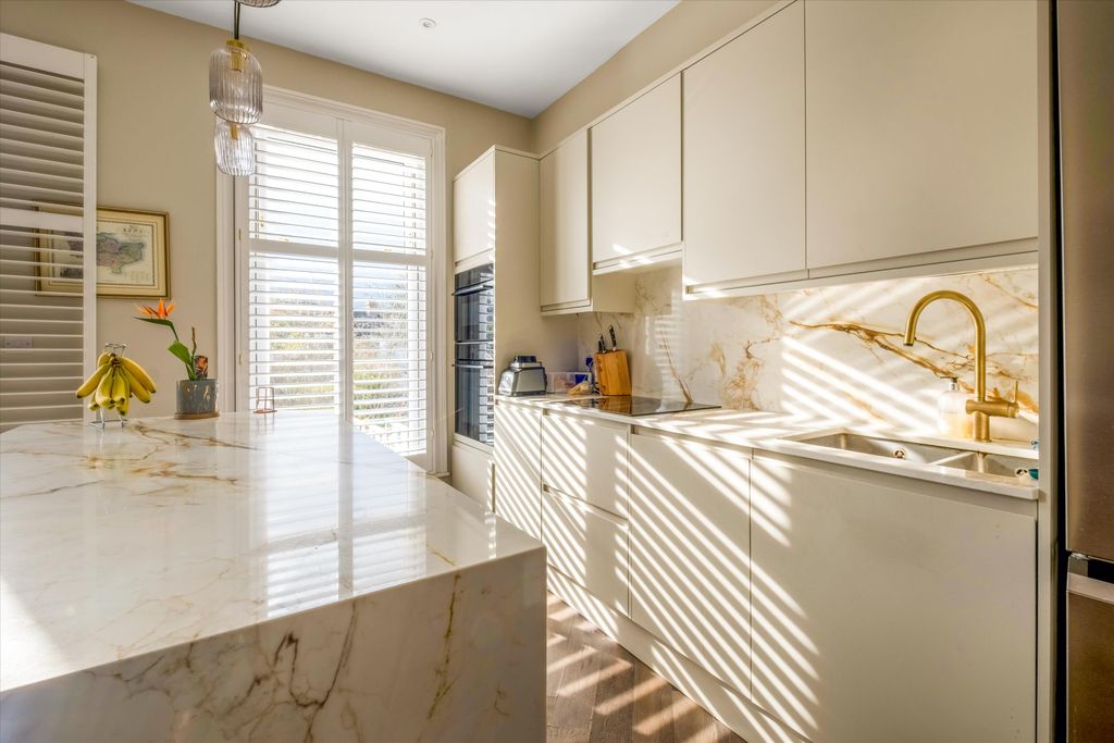 Property photo 3 of 22 Image