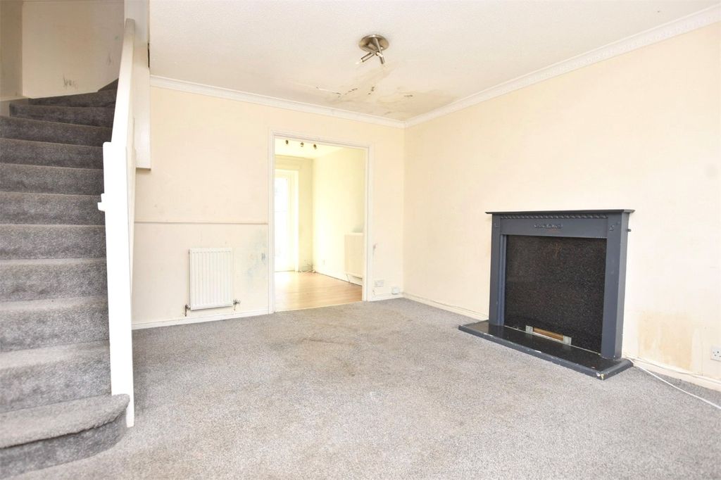 Property photo 3 of 11 Lounge