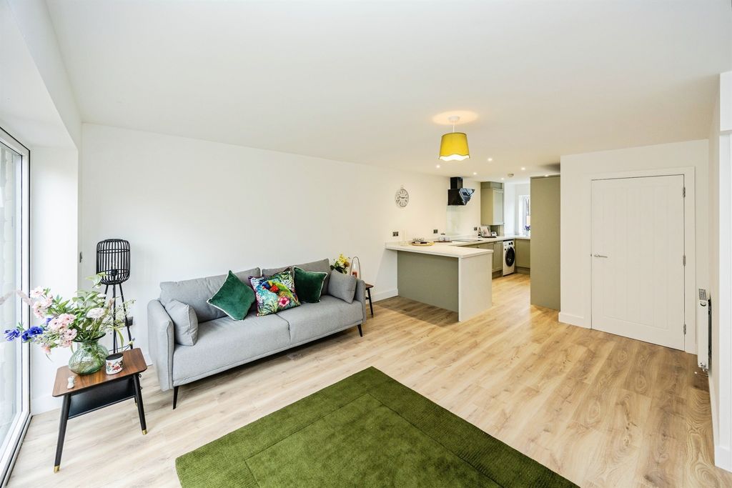 Property photo 3 of 21