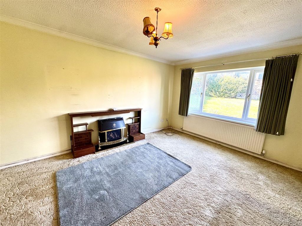 Property photo 2 of 19 Sitting Room