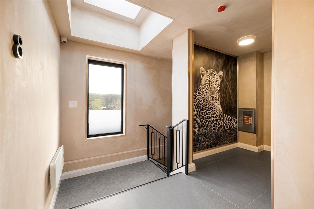 Property photo 3 of 17 Whitehall Road, E4