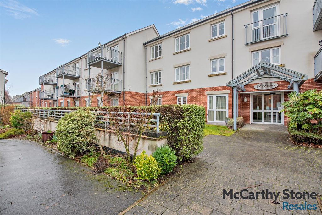 Property photo 2 of 18 8677137-Exterior04-800.Jpg