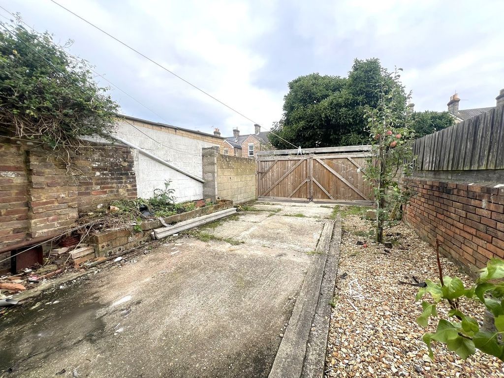 Property photo 2 of 19