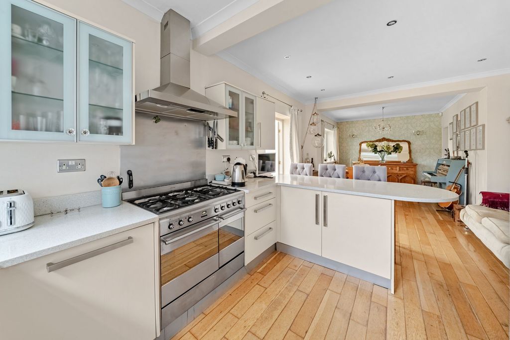 Property photo 3 of 15