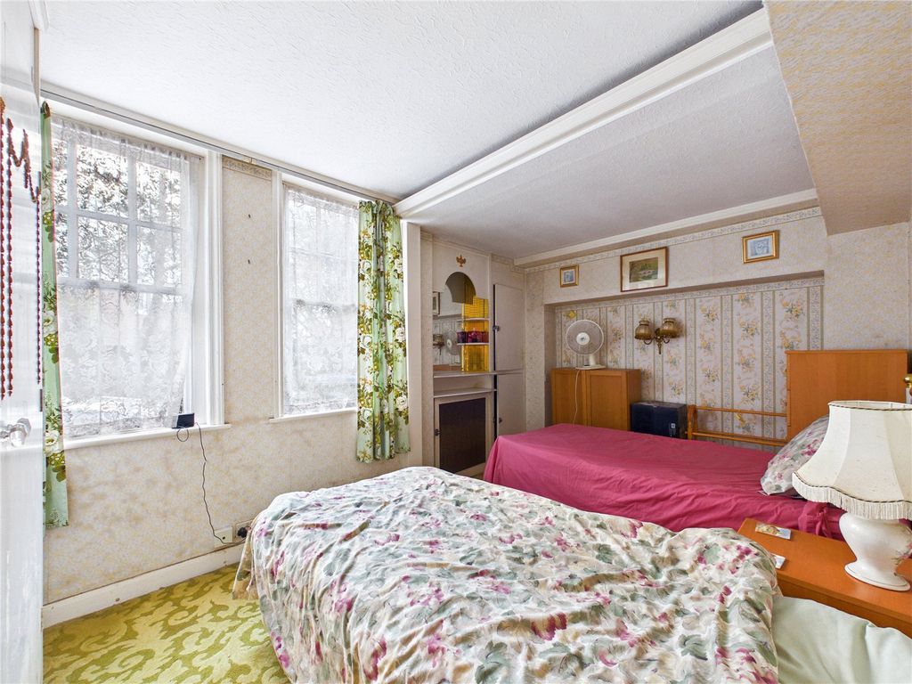 Additional image 17 of 3 bed flat for saleHamilton Gardens, Felixstowe, Suffolk IP11