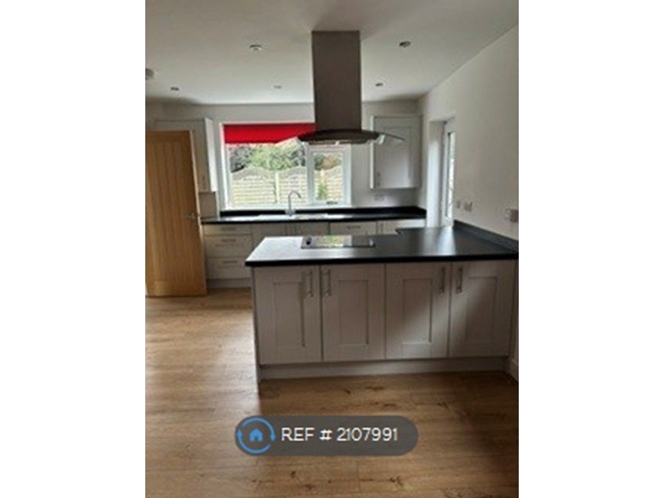Property photo 2 of 32