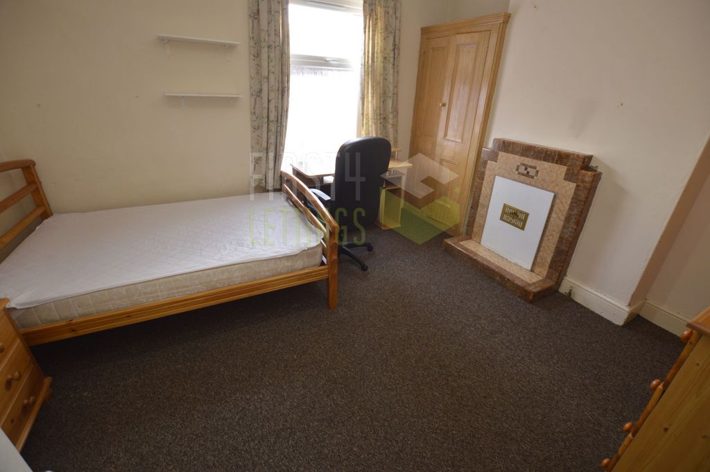 Property photo 2 of 12 Bedroom