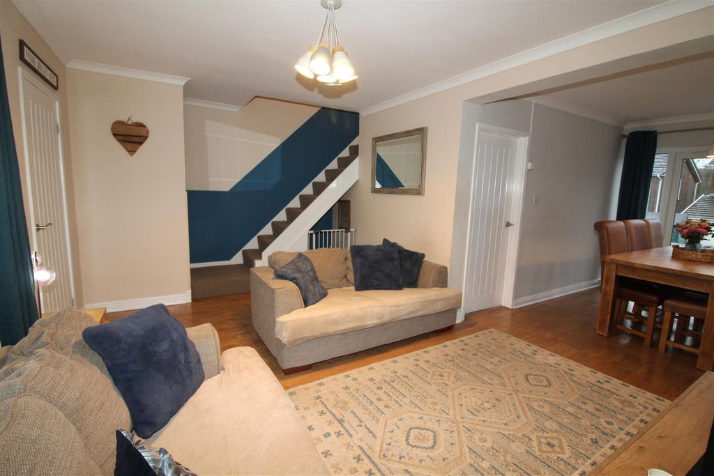 Property photo 3 of 27 Lounge