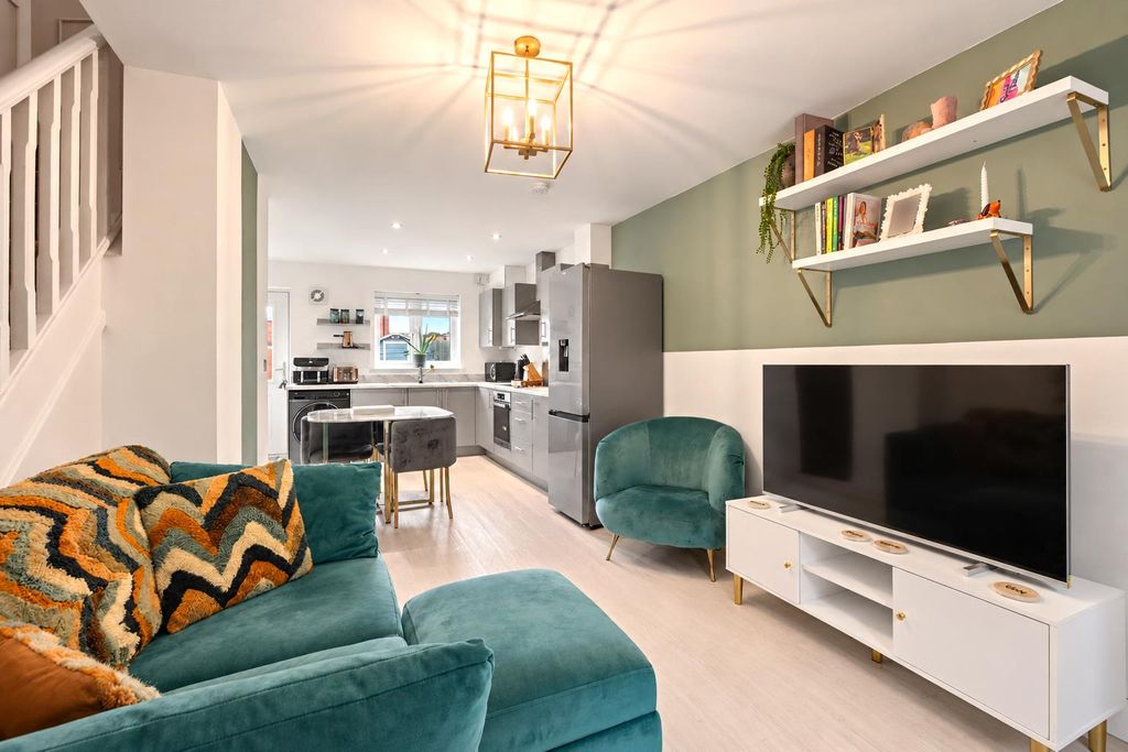 Property photo 3 of 11 Lounge_3.Png