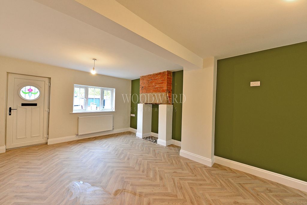 Property photo 3 of 21 Living/Dining Room