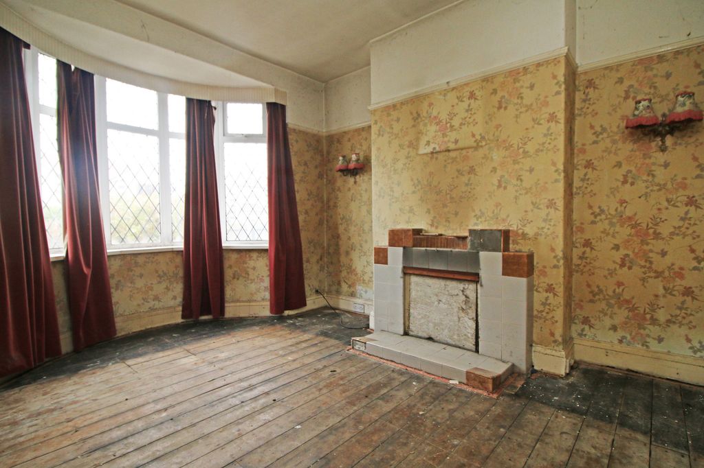 Property photo 2 of 11