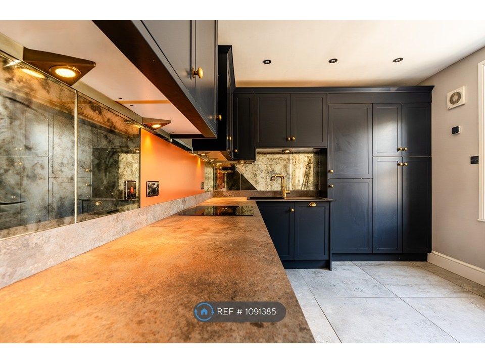 Property photo 3 of 25 Kitchen