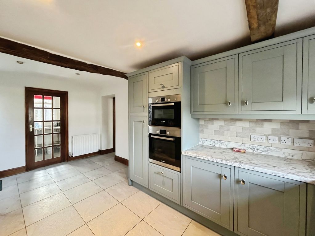 Property photo 3 of 17 Kitchen