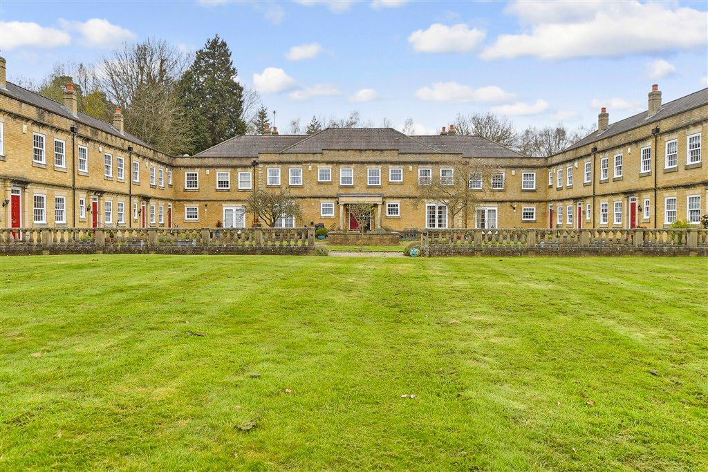 Property photo 1 of 14 Communal Gardens