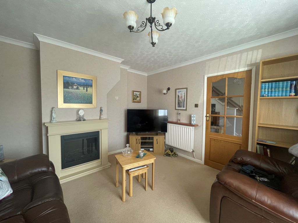 Property photo 2 of 12 Photo 3