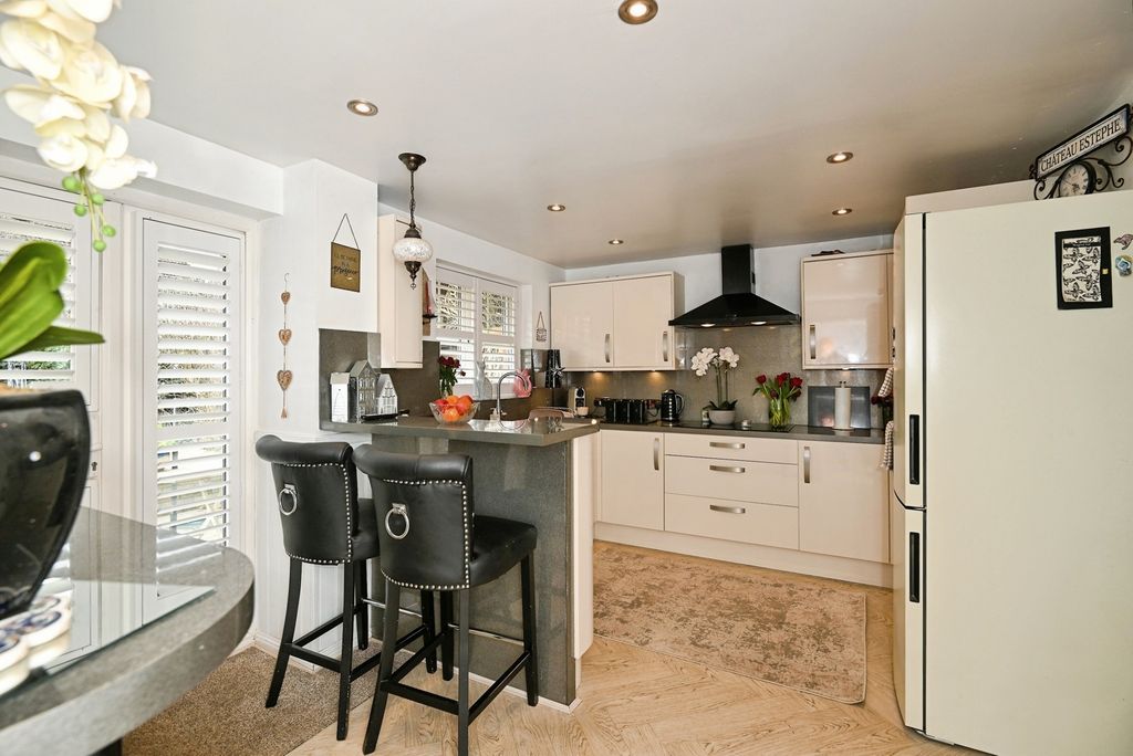 Property photo 3 of 27 Pbox-Img.Jpg