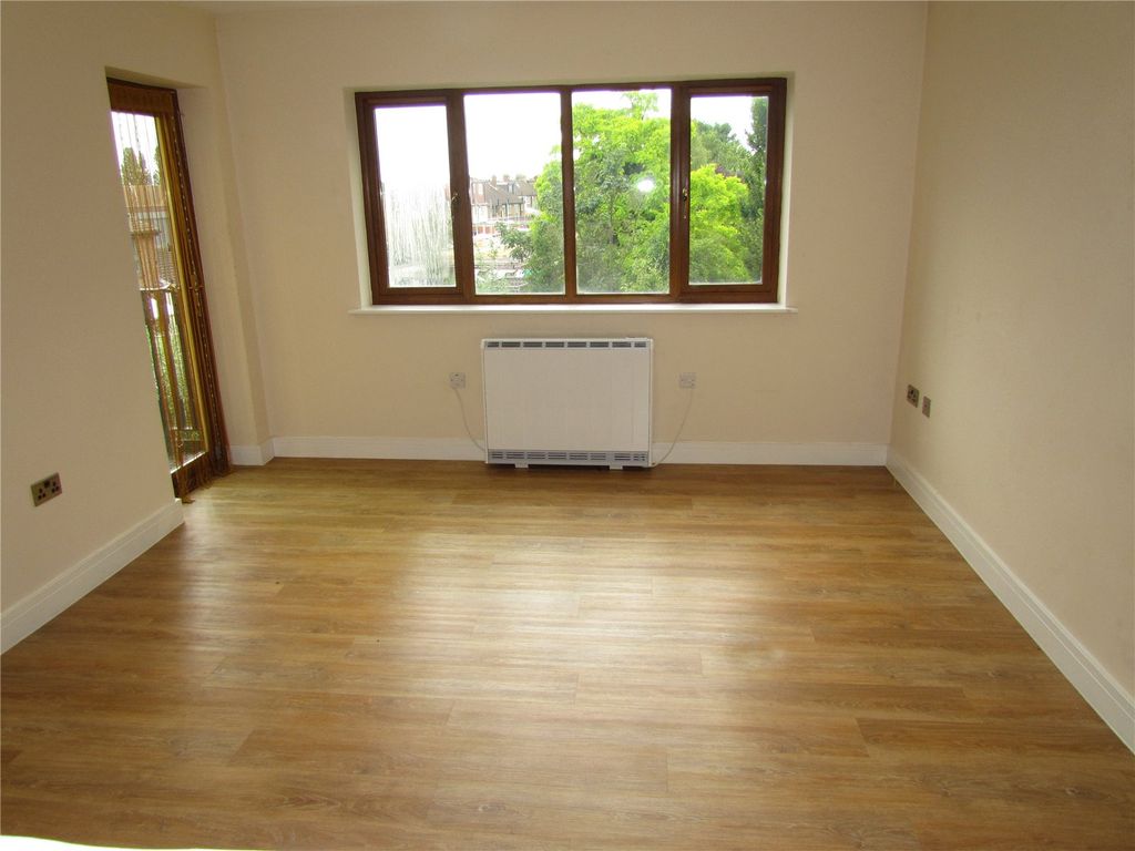 Property photo 2 of 12 Picture No. 03