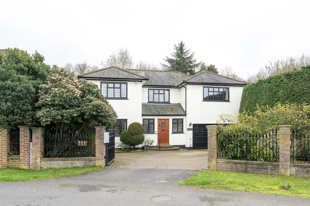 Property photo 1 of 29 Woodman Lane, E4