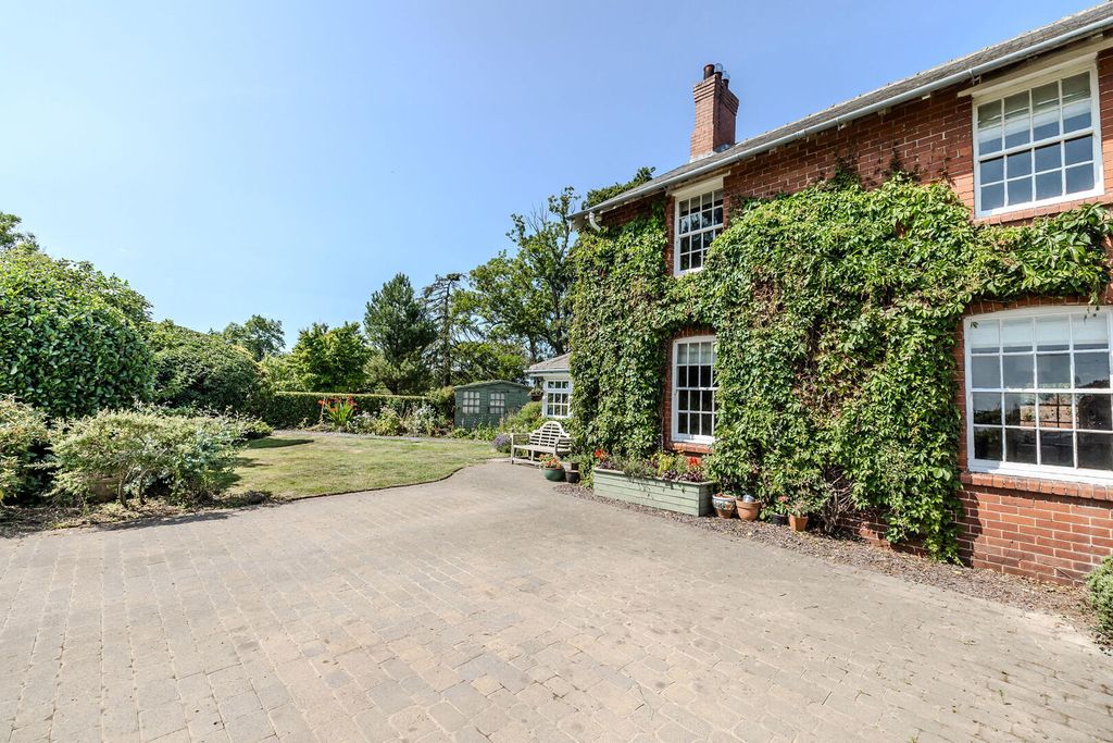 Property photo 2 of 30 Front (Exterior)