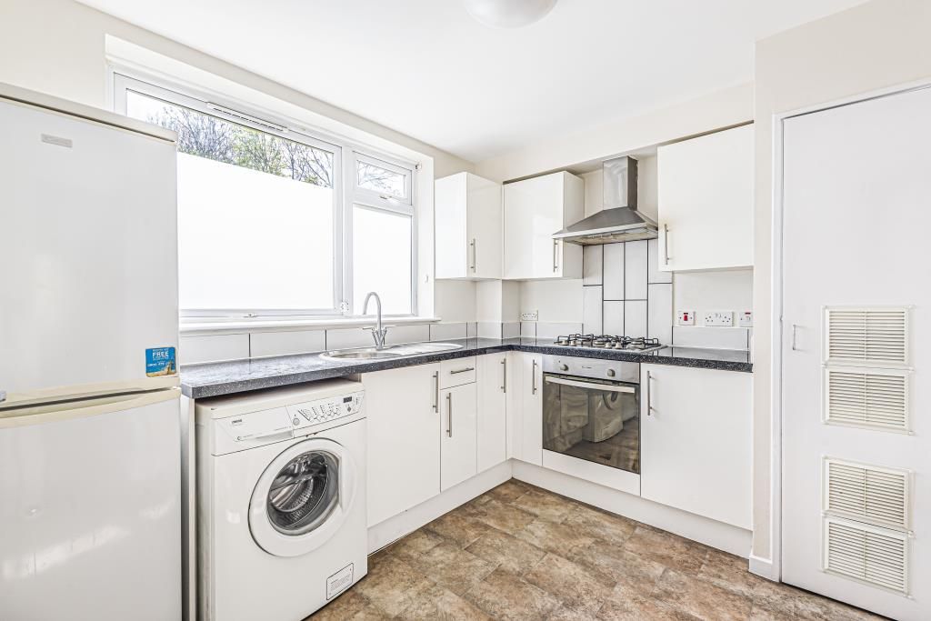 Property photo 3 of 10 Kitchen