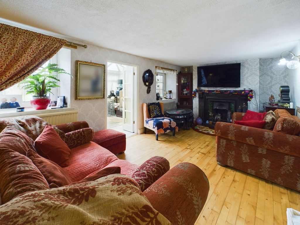 Property photo 3 of 25