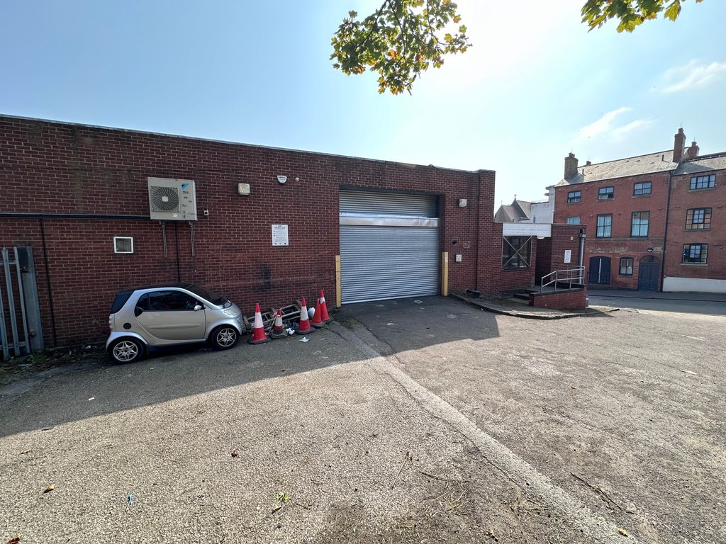 Property photo 2 of 8