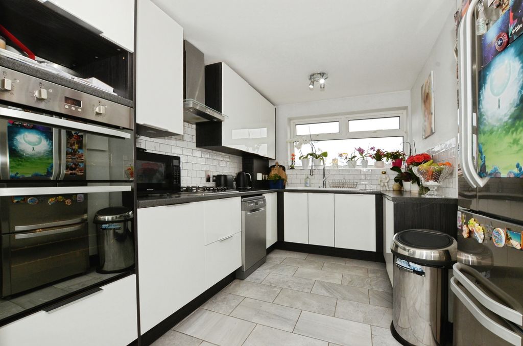 Property photo 3 of 16 Dsc_5966