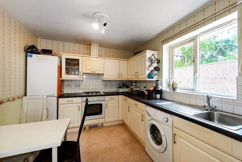 Property photo 2 of 10 Fitted Kitchen