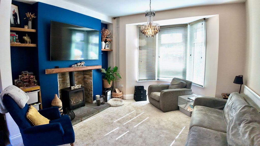 Property photo 2 of 34