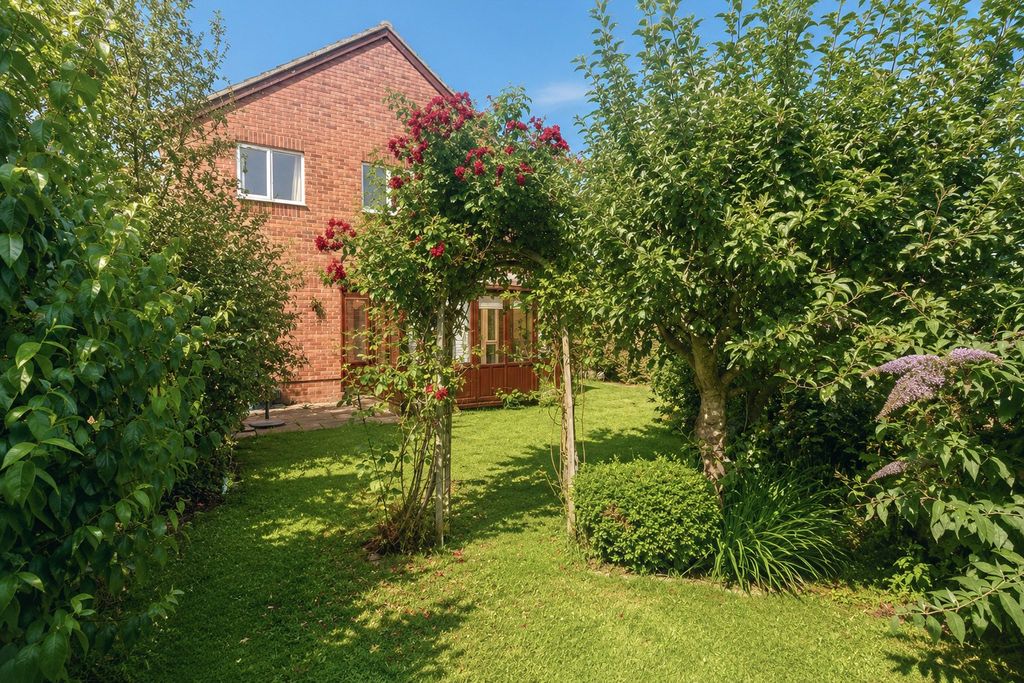 Property photo 2 of 19 Picture No. 27