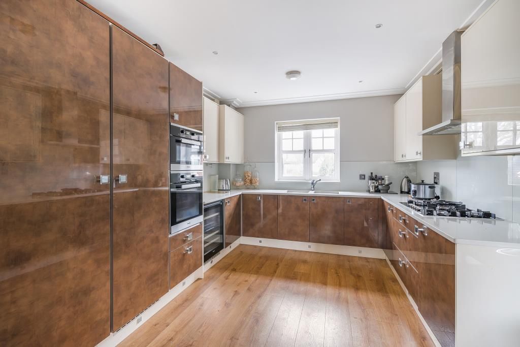 Property photo 2 of 21 Kitchen