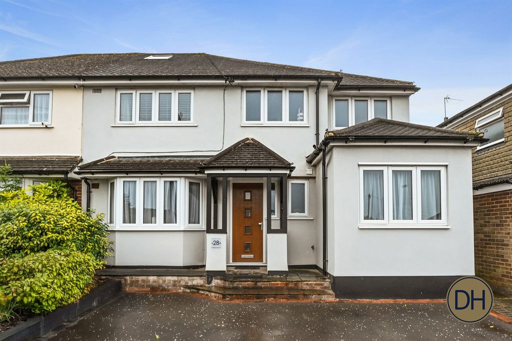 Property photo 1 of 33 Princes Close