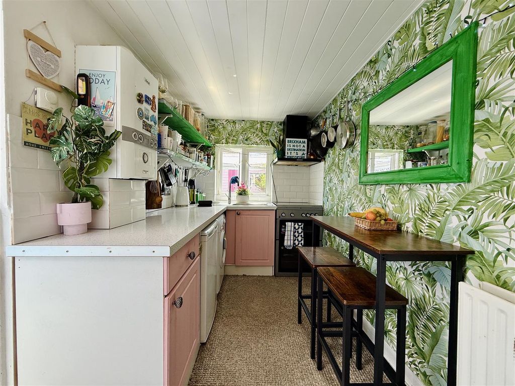 Property photo 3 of 16 Kitchen.Jpg