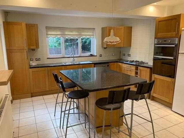 Property photo 3 of 11 Kitchen