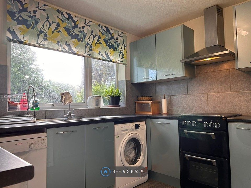 Property photo 3 of 11 Kitchen