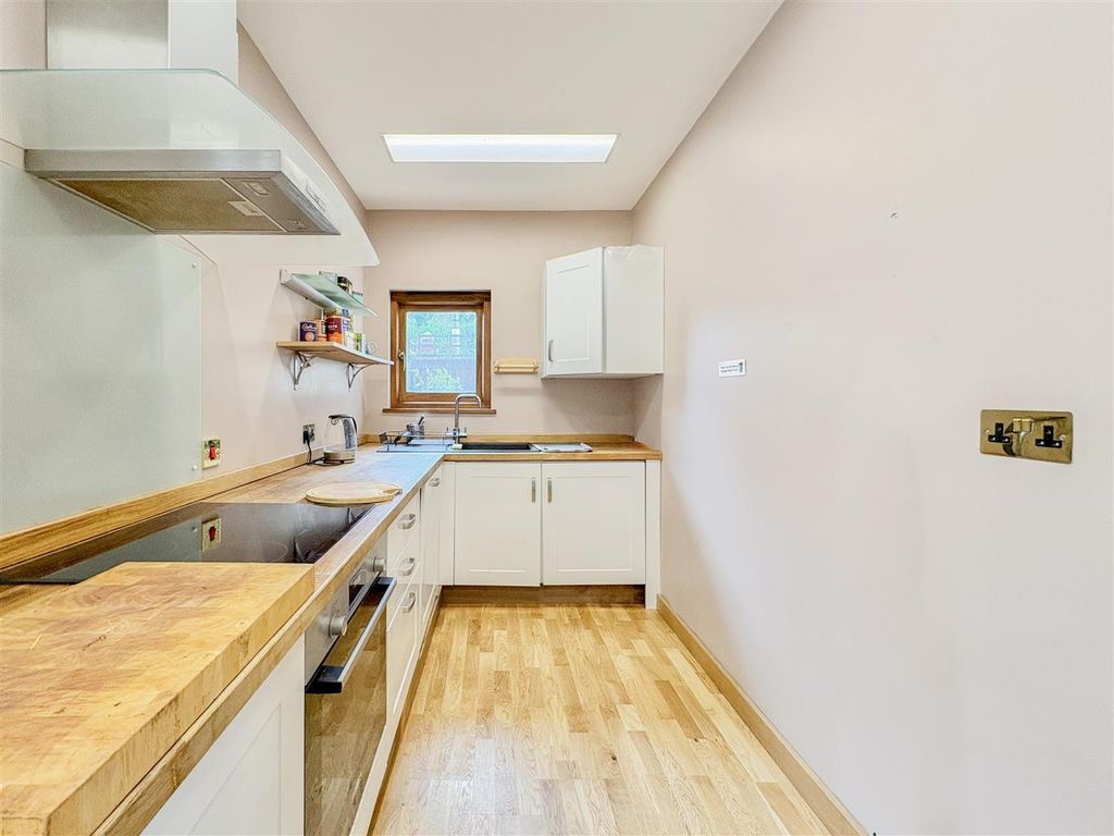 Property photo 3 of 25 Kitchen