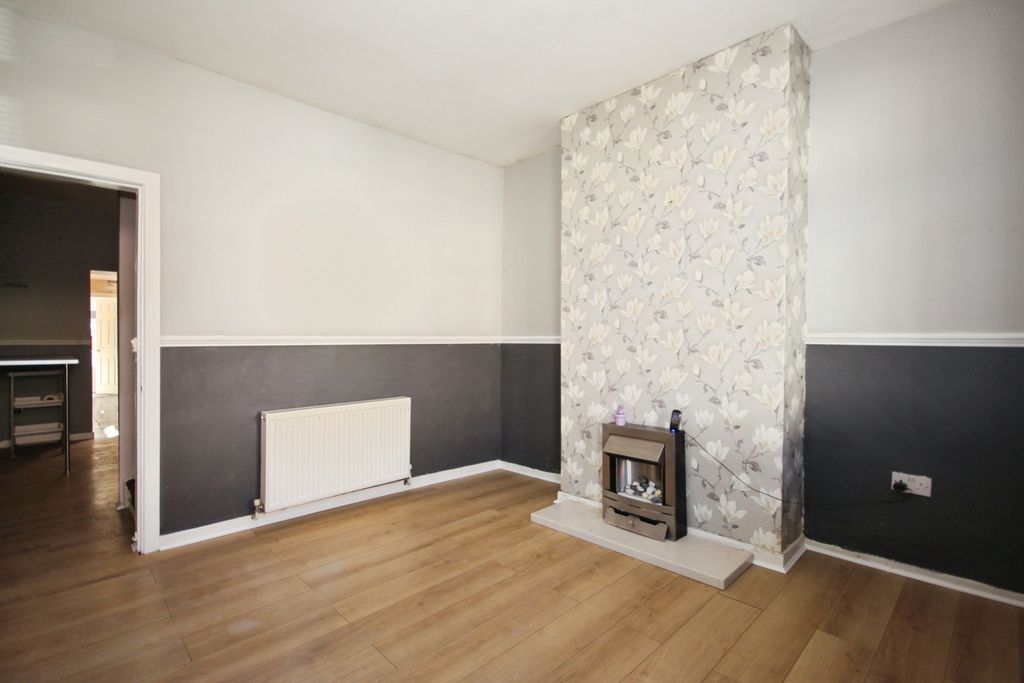 Property photo 3 of 14 Front Reception