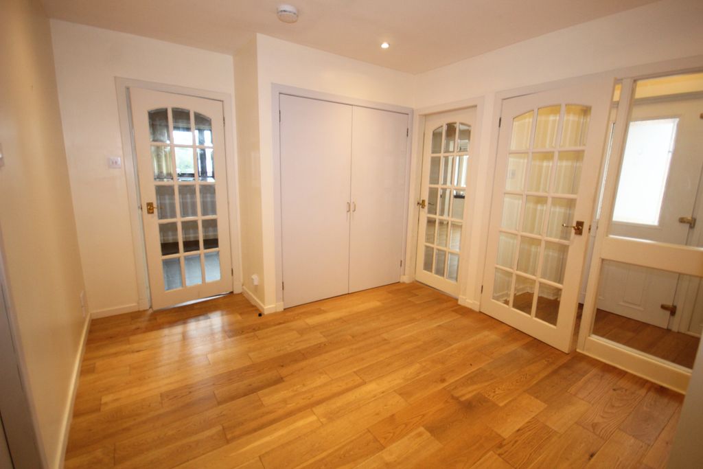 Property photo 3 of 25