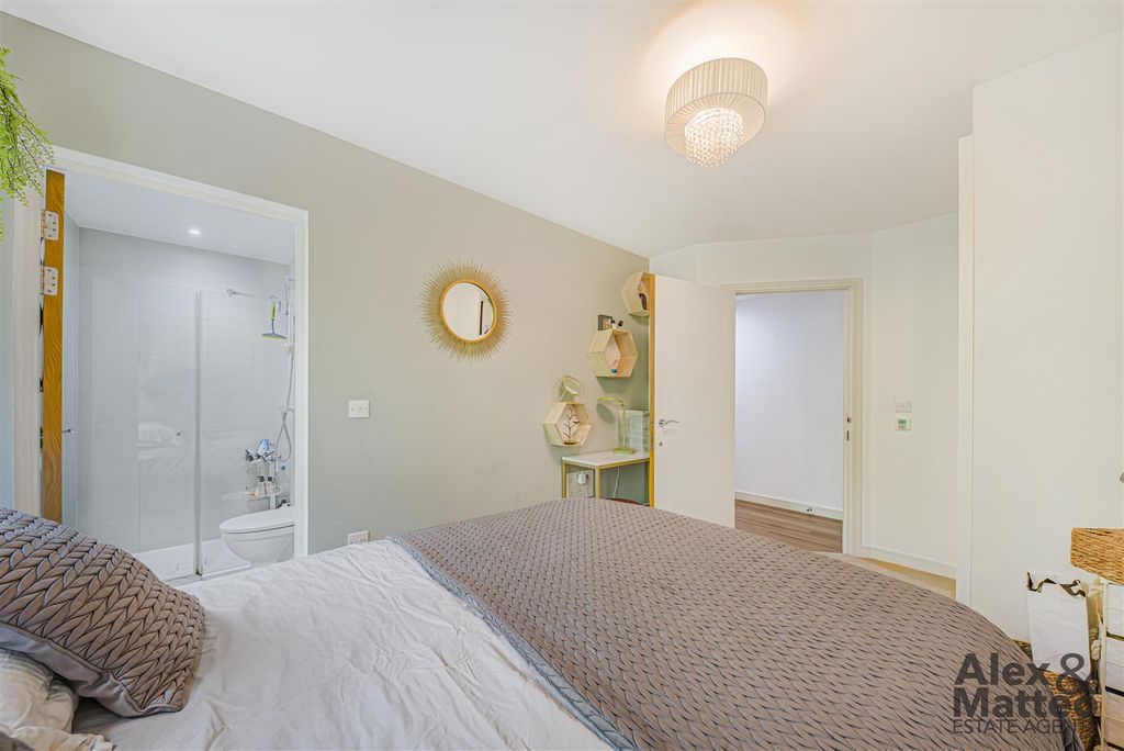 Property photo 3 of 21 Campion House