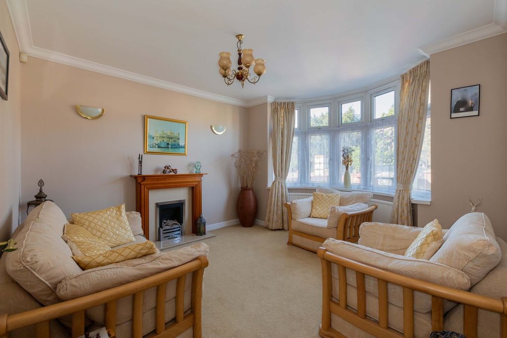 Property photo 3 of 25